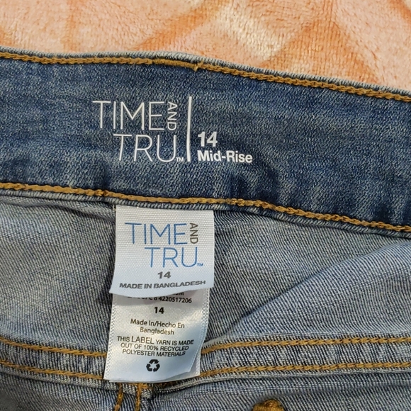 Capris - Picture 3 of 4